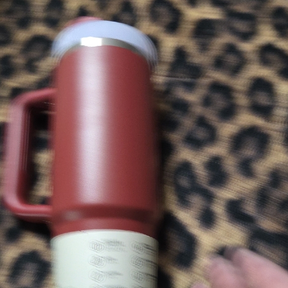 Stanley Maroon Quencher Tumbler with Handlelittle Scratch - Picture 9 of 13
